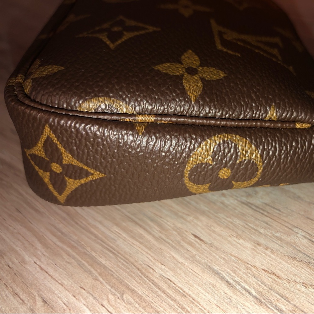 🦁❤️Louis Vuitton Mini Pochette Lion❤️🦁 - Picture 6 of 9